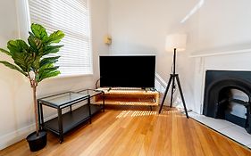 Superb 2 Bedroom House Woolloomooloo Nsw